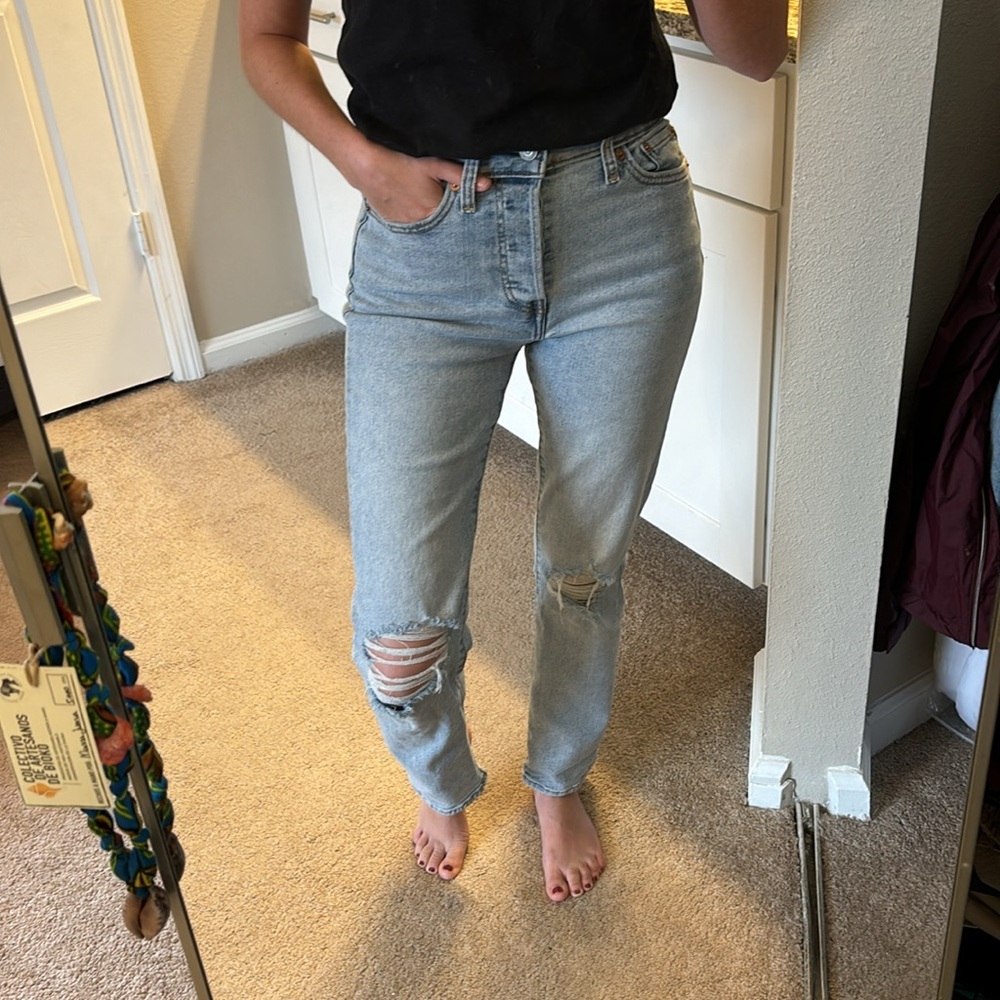 Levi wedgie straight size 25